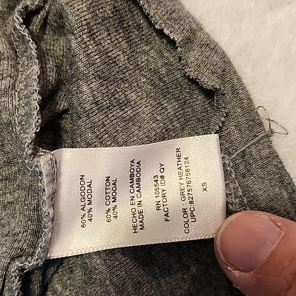 Daisy Fuentes favorite tee - Picture 4 of 6